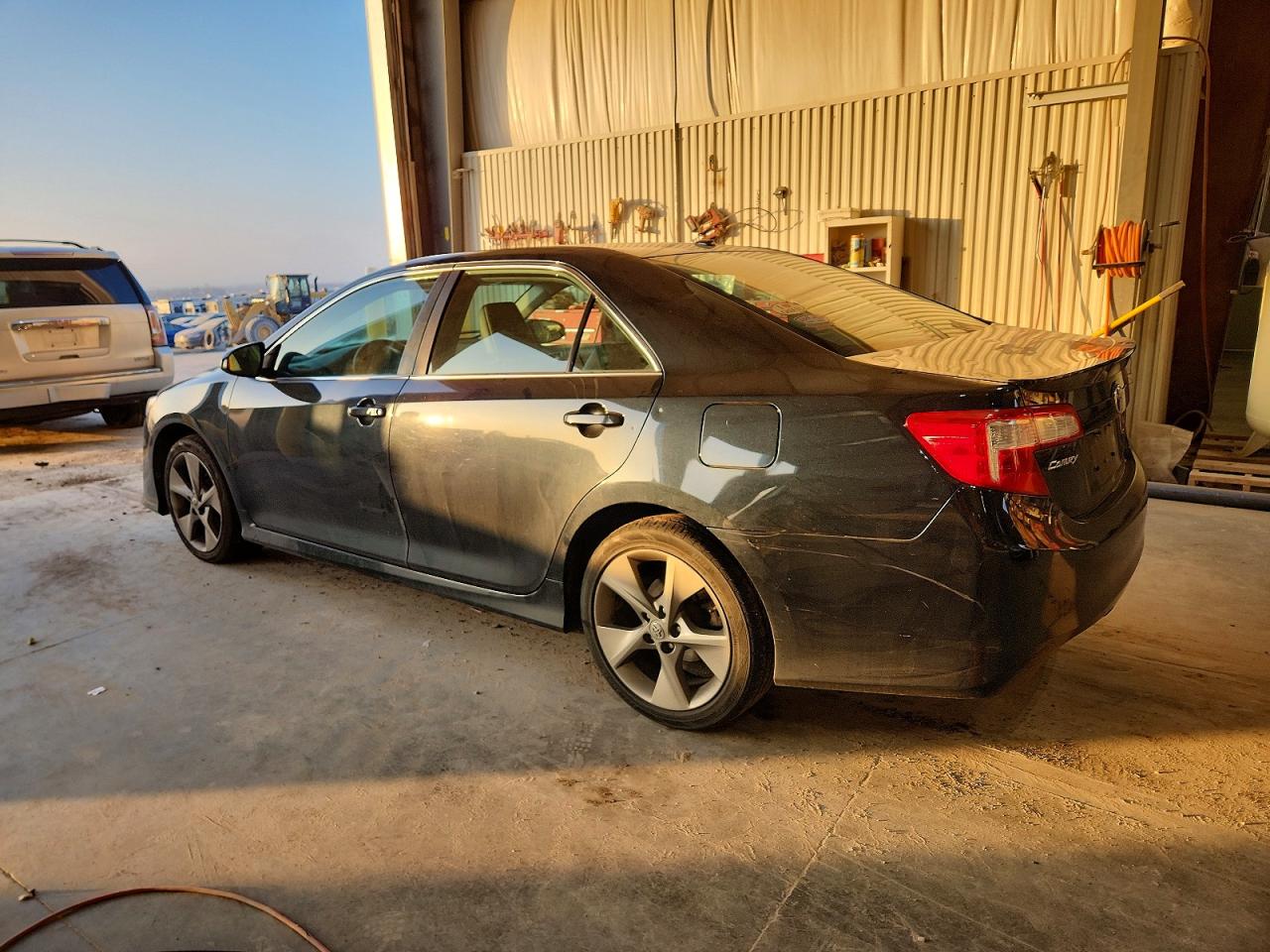2014 TOYOTA CAMRY L photo 2