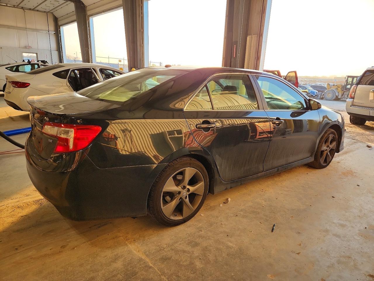 2014 TOYOTA CAMRY L photo 3