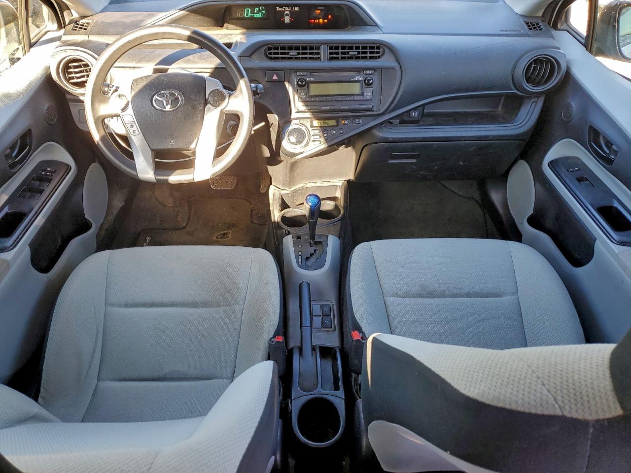2012 TOYOTA PRIUS C photo 8