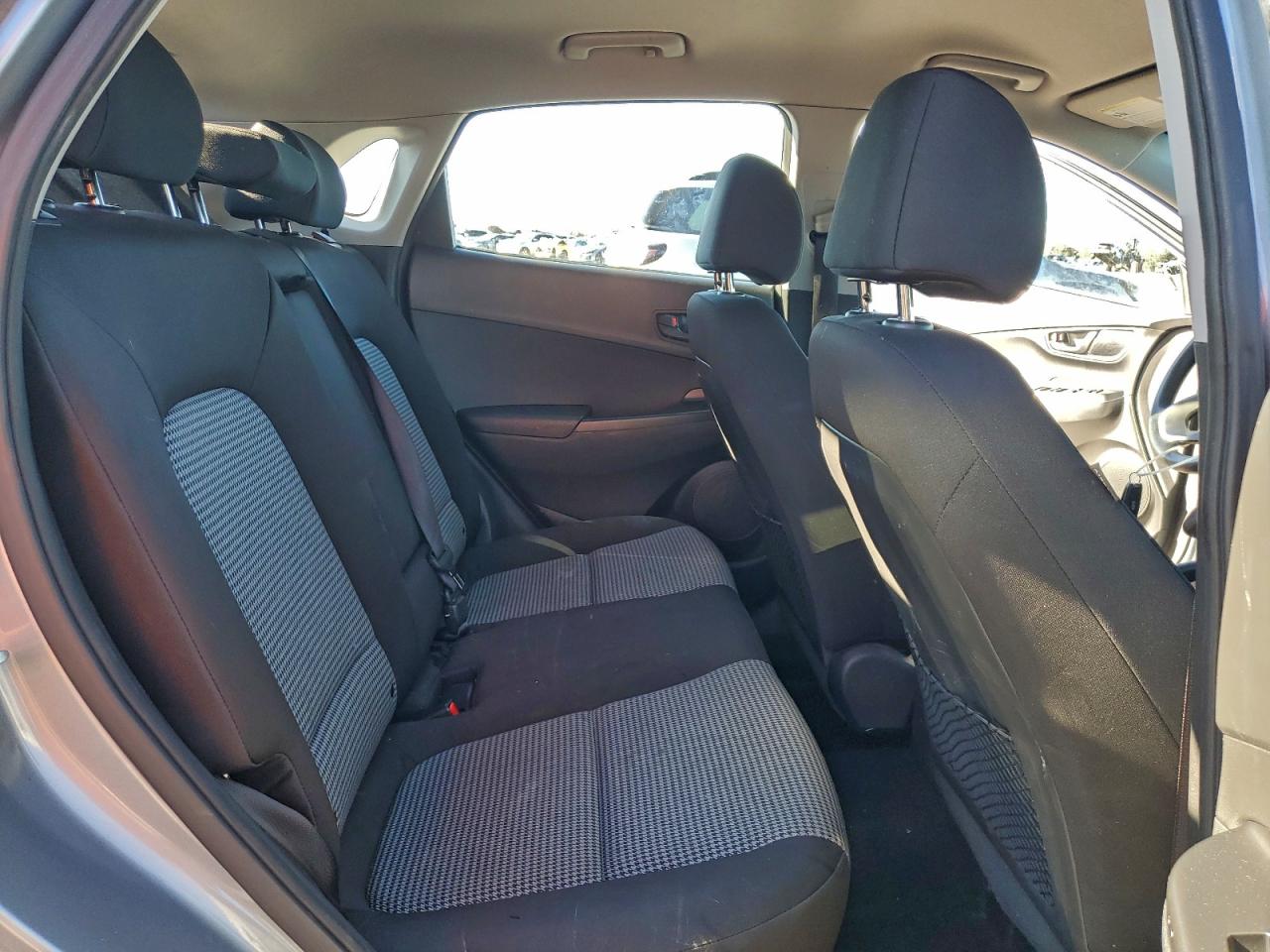 2020 HYUNDAI KONA SE photo 11