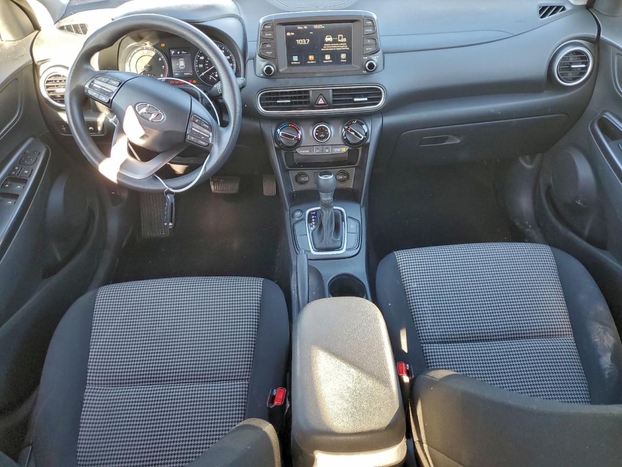 2020 HYUNDAI KONA SE photo 8