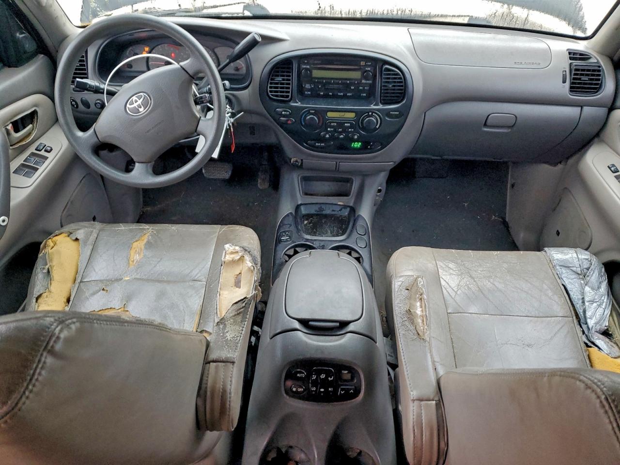 2004 TOYOTA SEQUOIA SR5 photo 8
