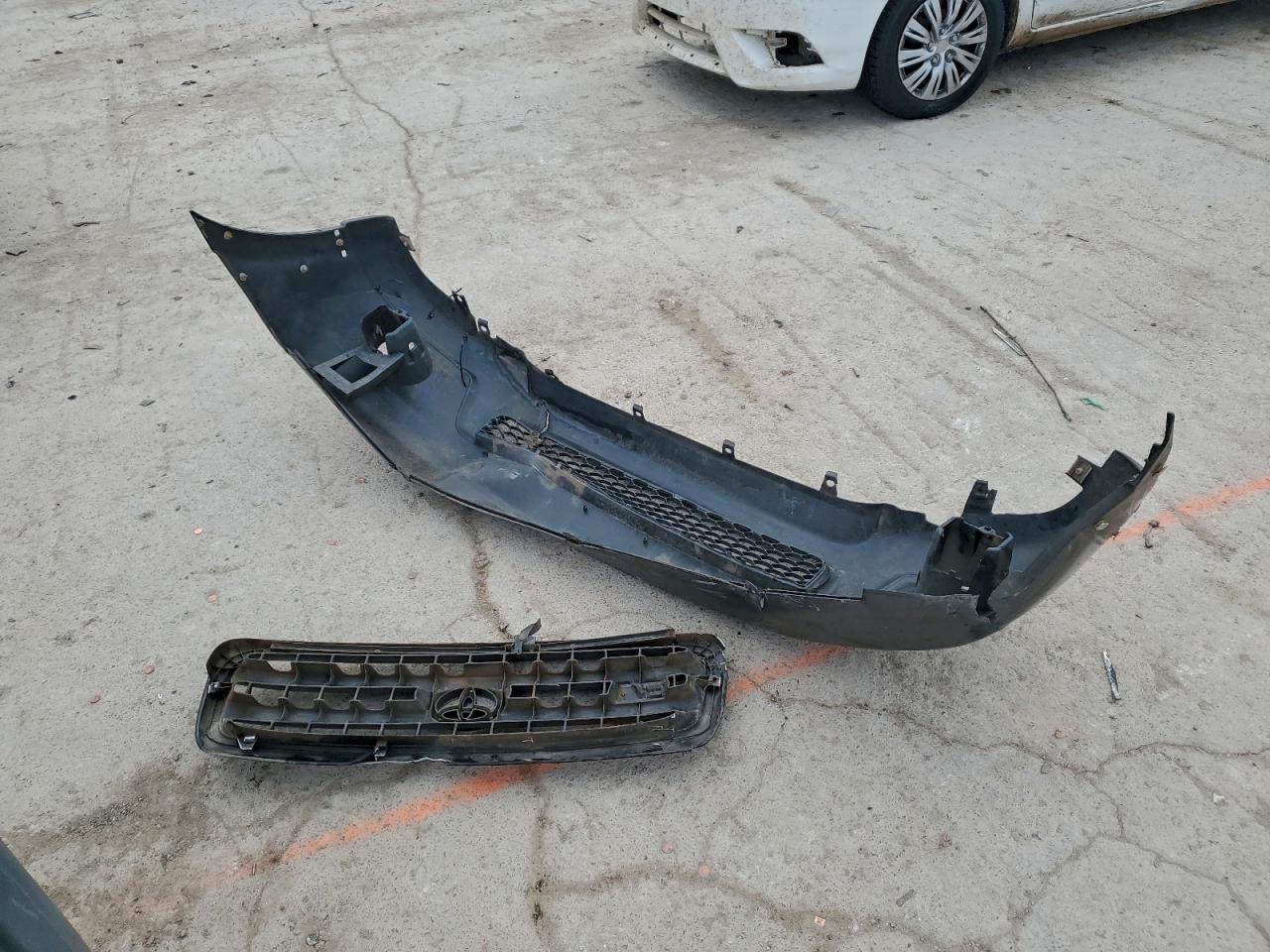 2004 TOYOTA SEQUOIA SR5 photo 13