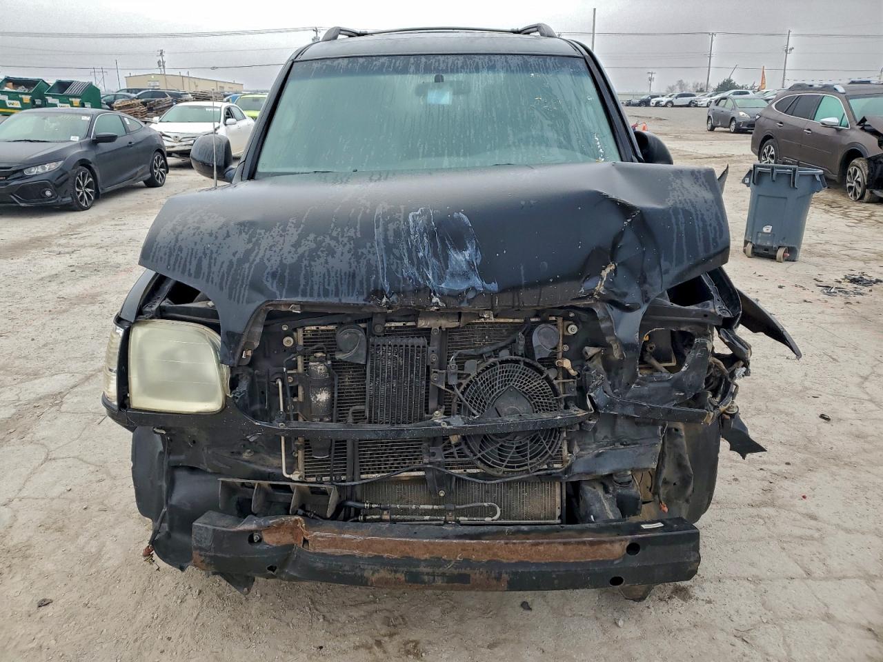 2004 TOYOTA SEQUOIA SR5 photo 5