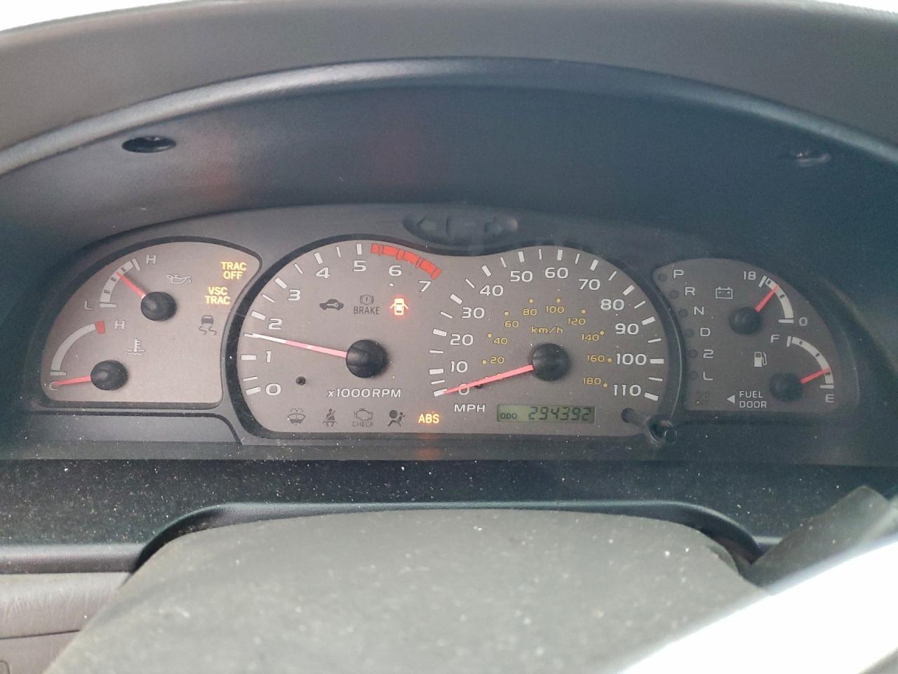 2004 TOYOTA SEQUOIA SR5 photo 9