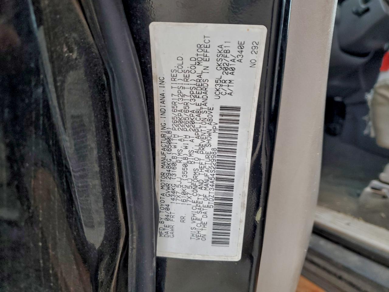 2004 TOYOTA SEQUOIA SR5 photo 14