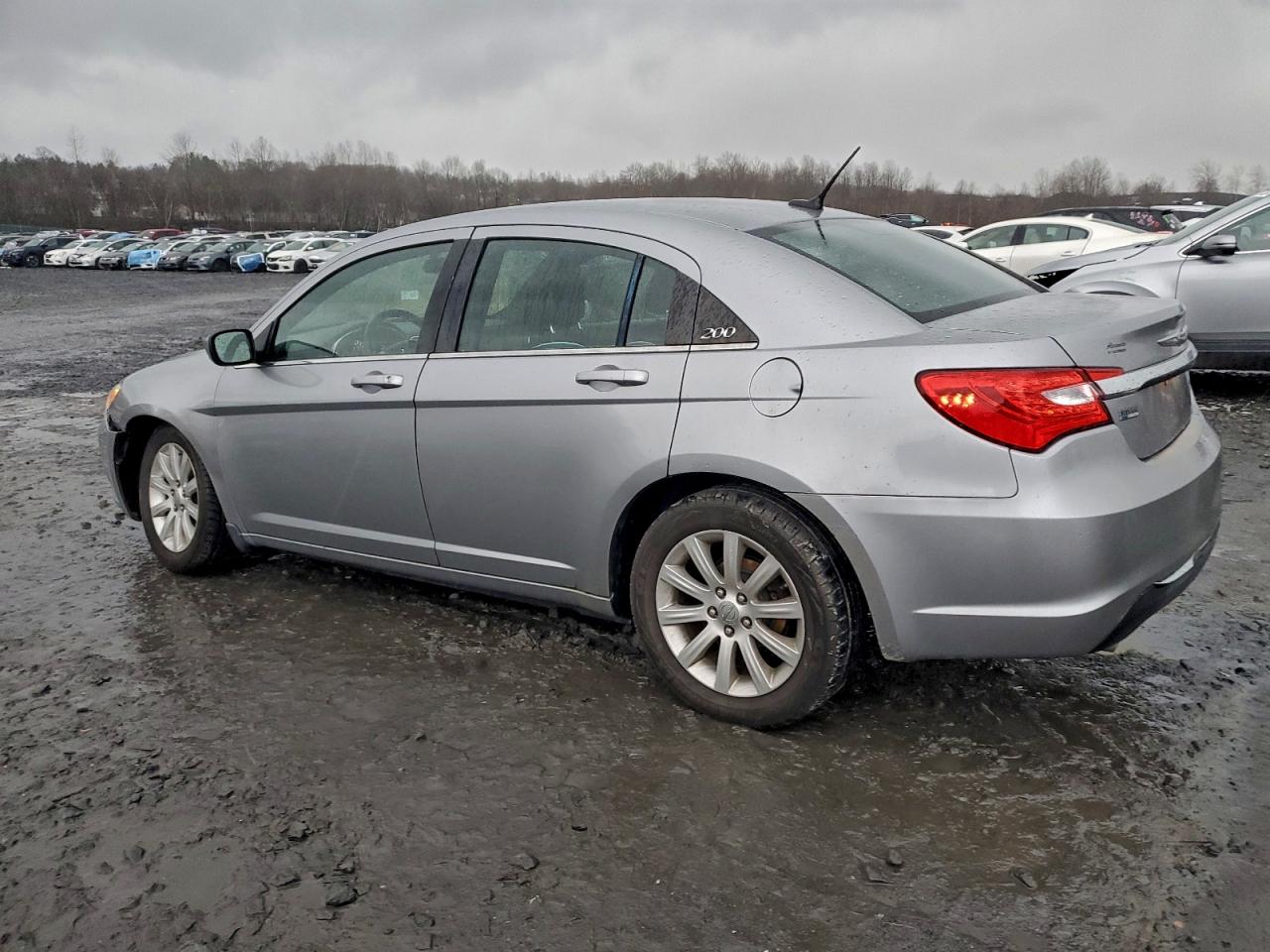 2013 CHRYSLER 200 TOURING photo 2
