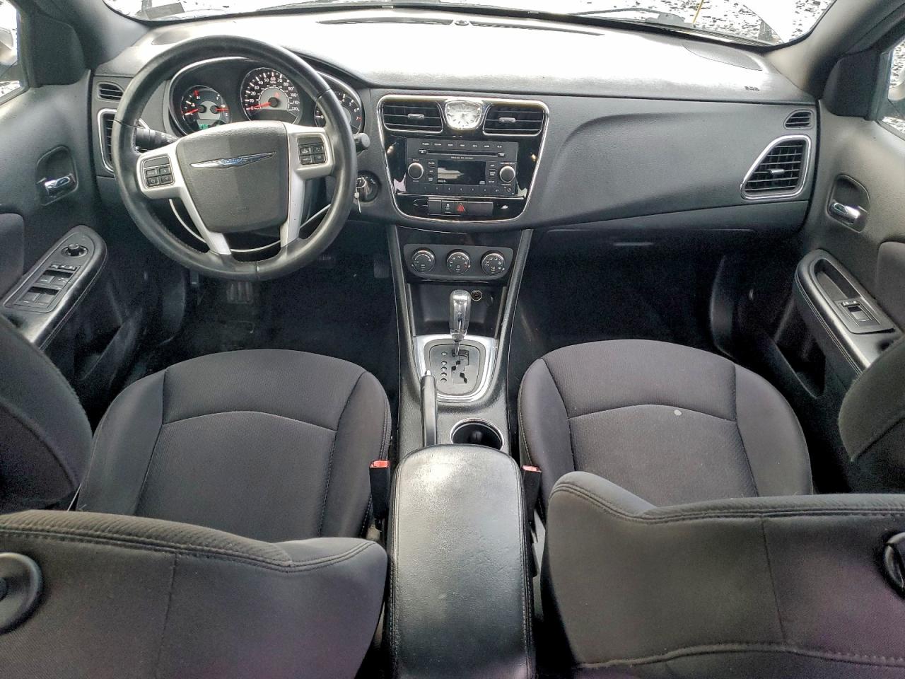 2013 CHRYSLER 200 TOURING photo 8