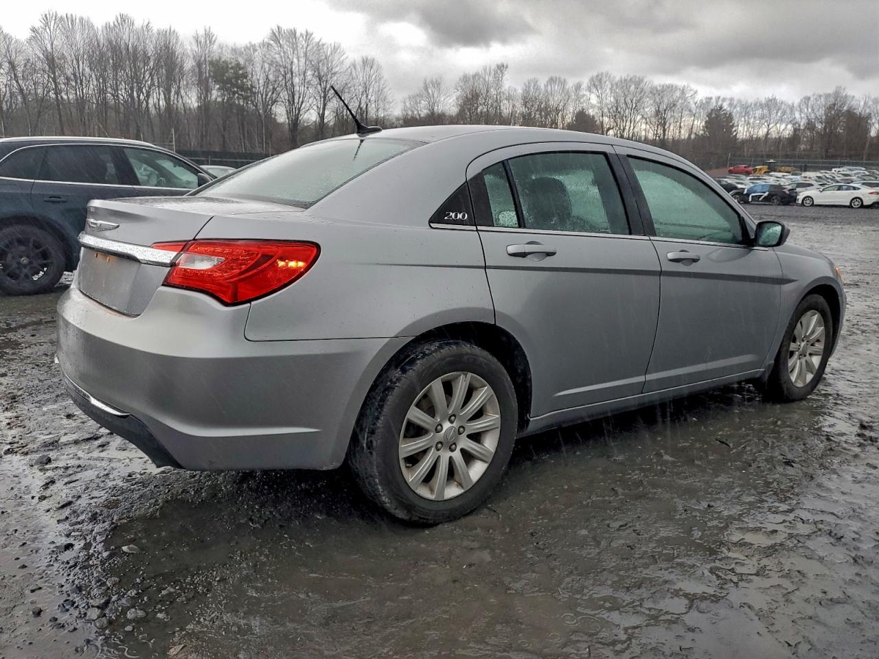 2013 CHRYSLER 200 TOURING photo 3
