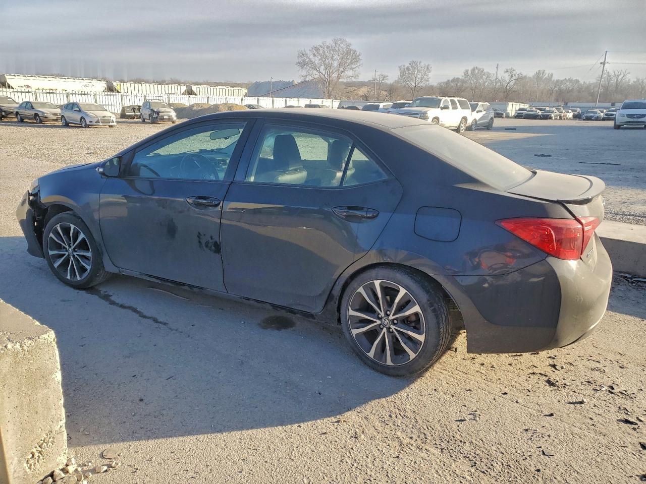 2017 TOYOTA COROLLA L photo 2