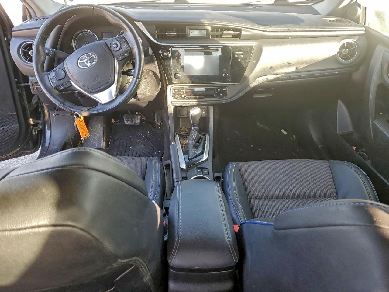 2017 TOYOTA COROLLA L photo 8