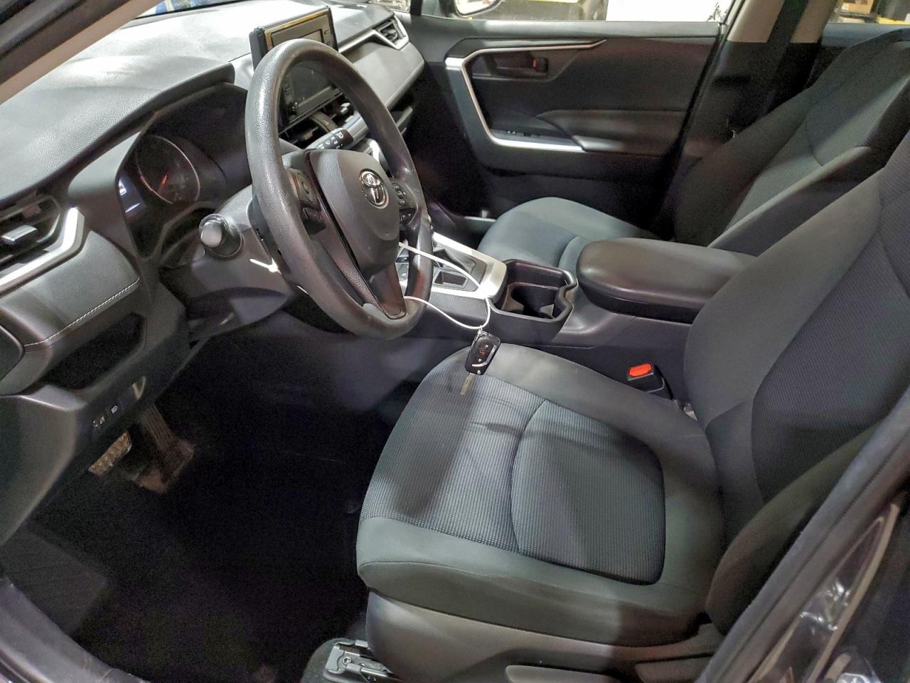 2019 TOYOTA RAV4 LE photo 7