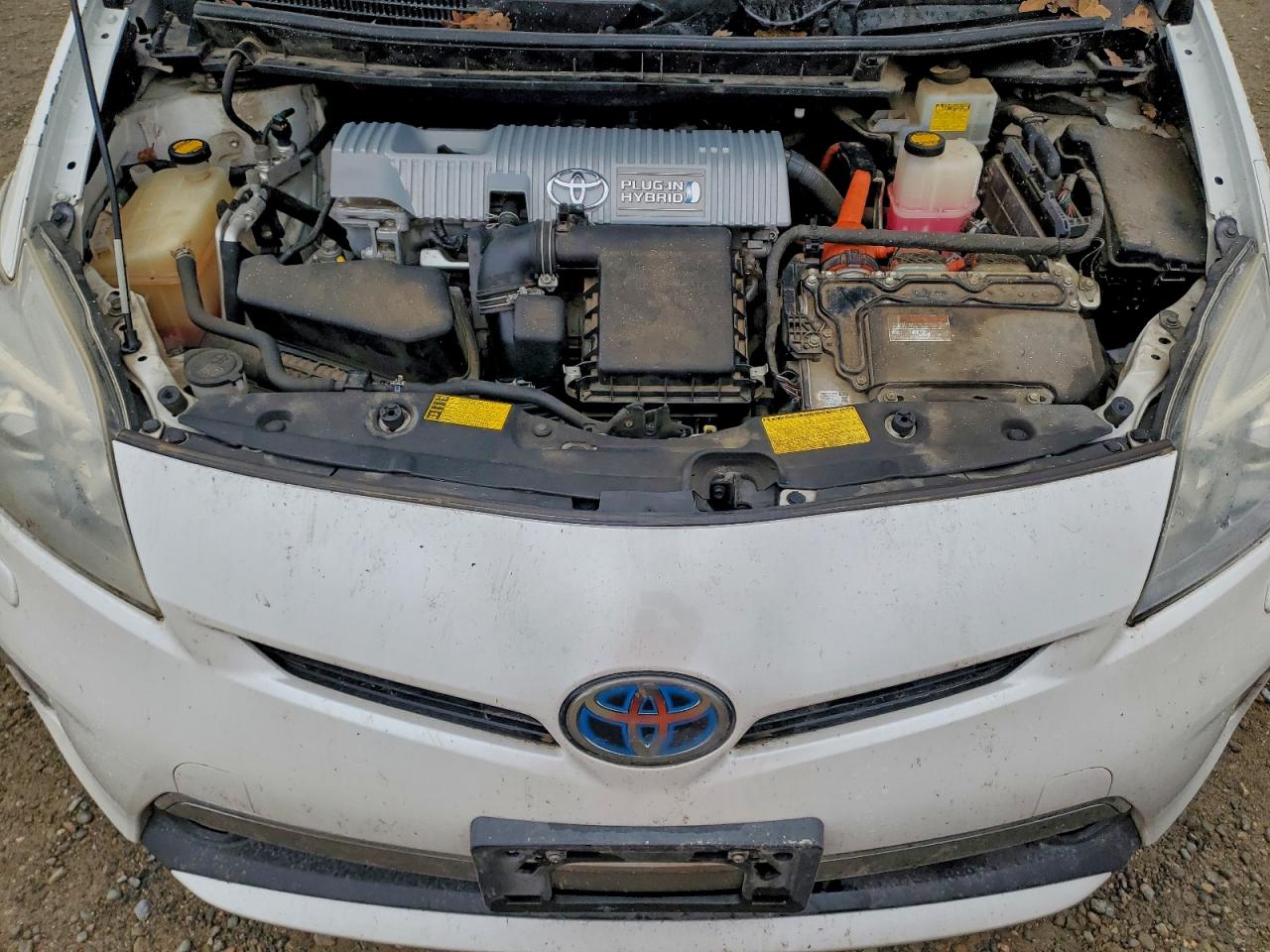 2014 TOYOTA PRIUS PLUG-IN photo 11