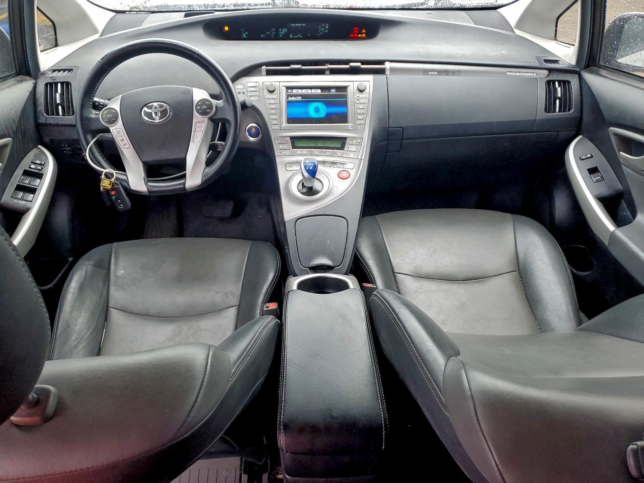 2014 TOYOTA PRIUS PLUG-IN photo 8