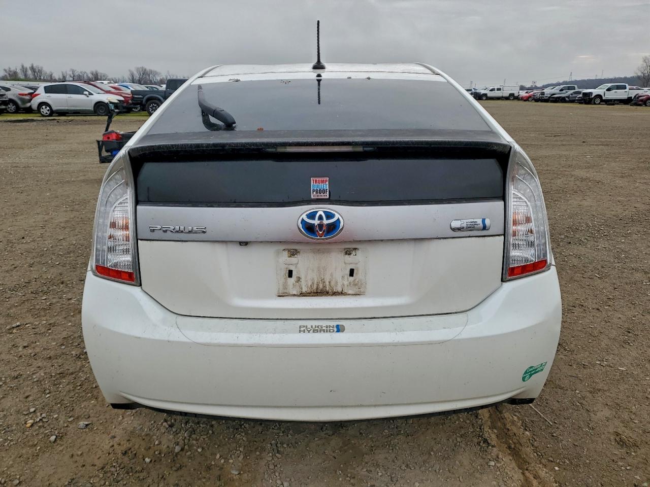 2014 TOYOTA PRIUS PLUG-IN photo 6