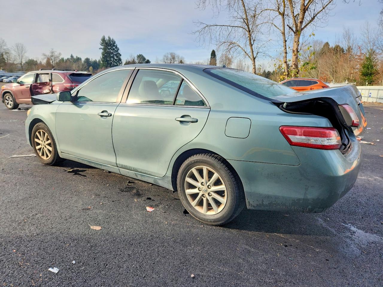 2011 TOYOTA CAMRY photo 2