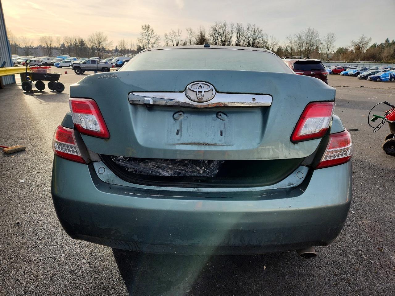 2011 TOYOTA CAMRY photo 6