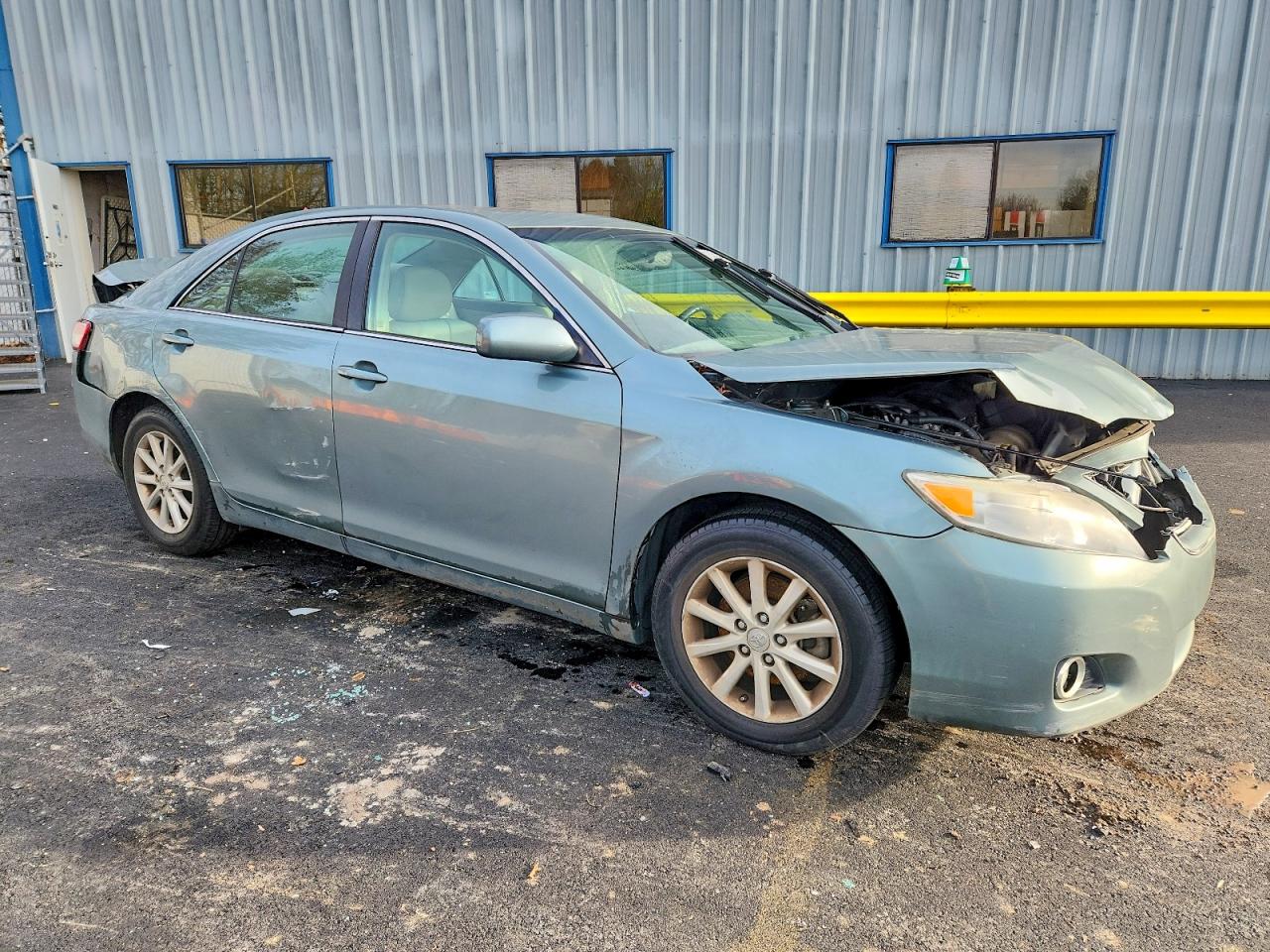 2011 TOYOTA CAMRY photo 4
