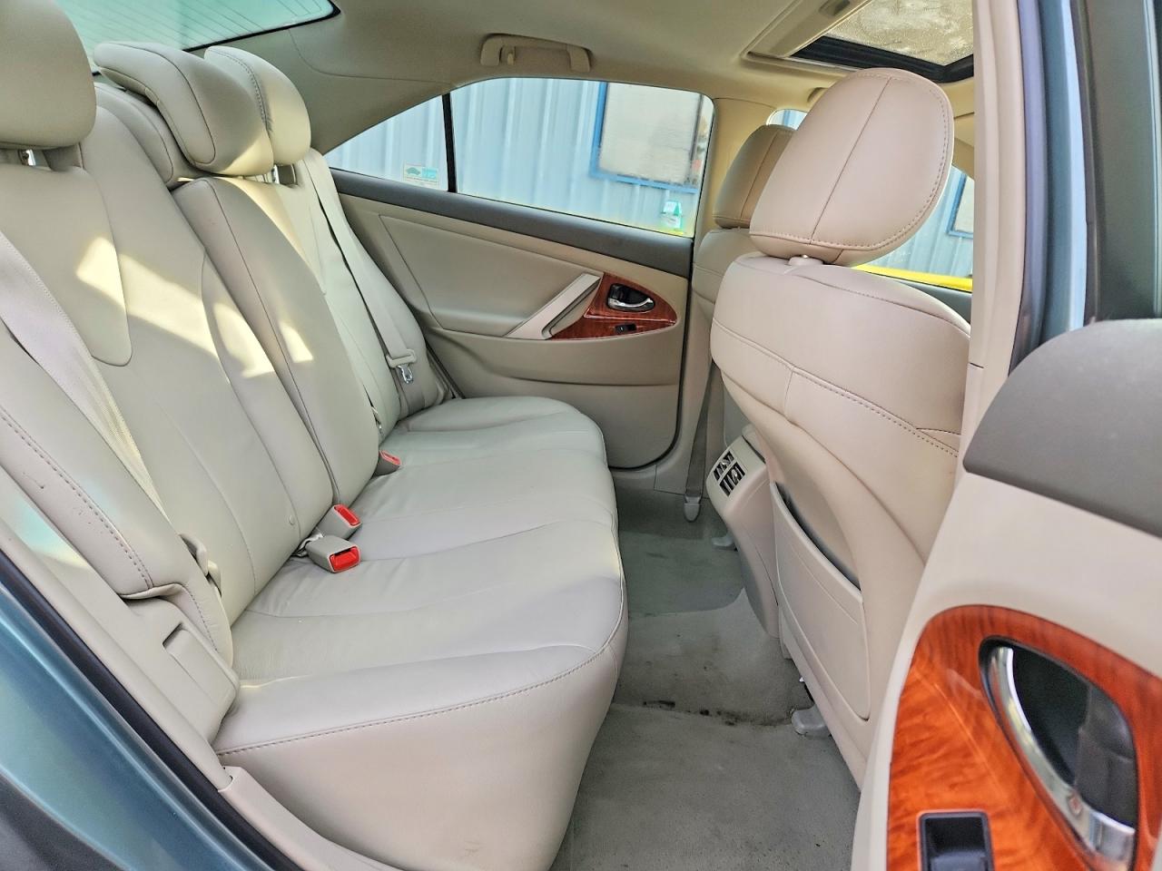 2011 TOYOTA CAMRY photo 10
