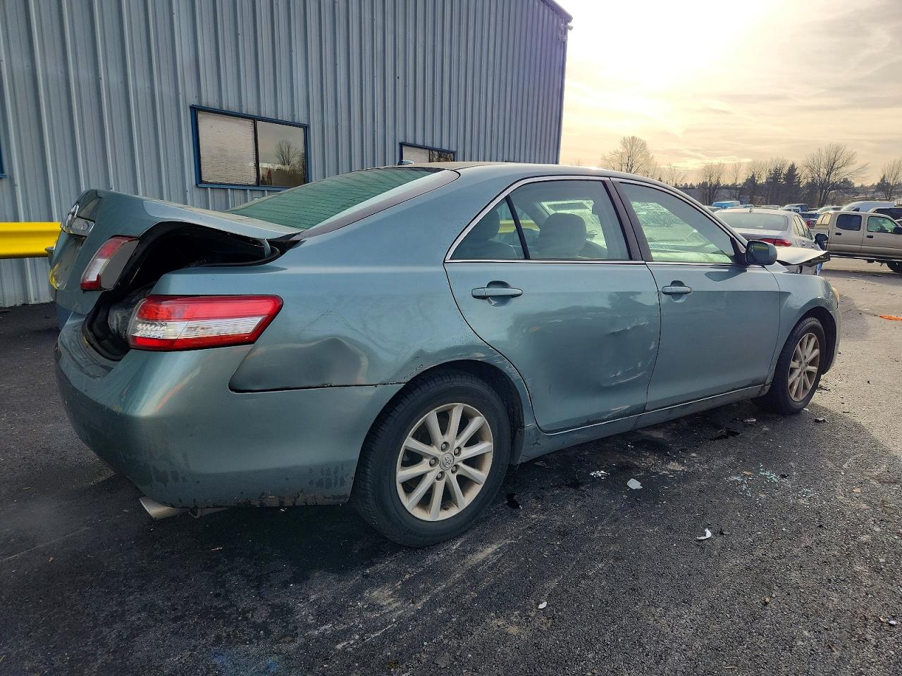 2011 TOYOTA CAMRY photo 3