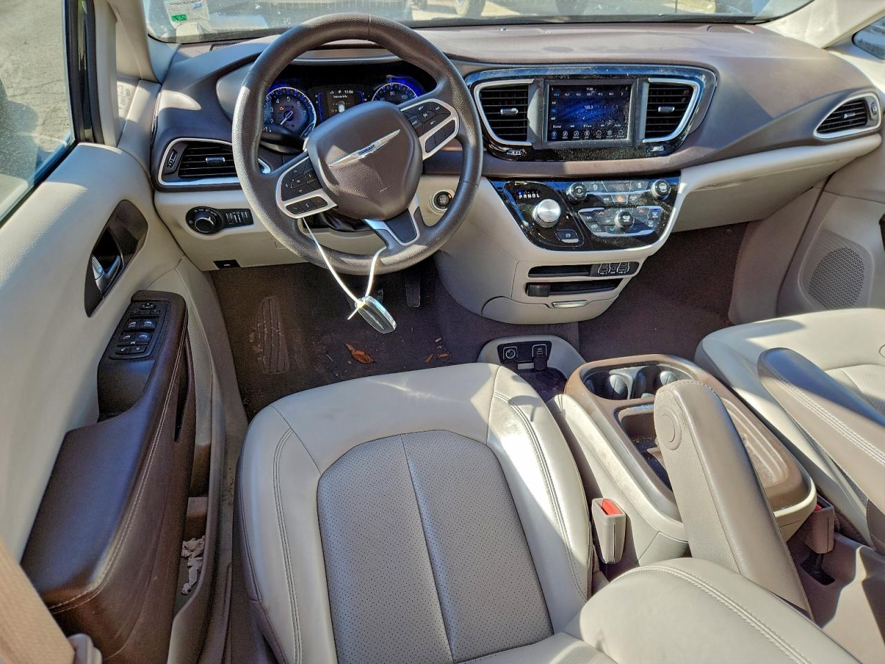 2021 CHRYSLER VOYAGER LXI photo 8