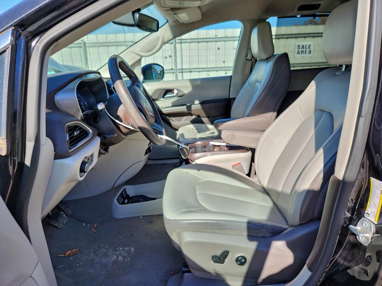 2021 CHRYSLER VOYAGER LXI photo 7