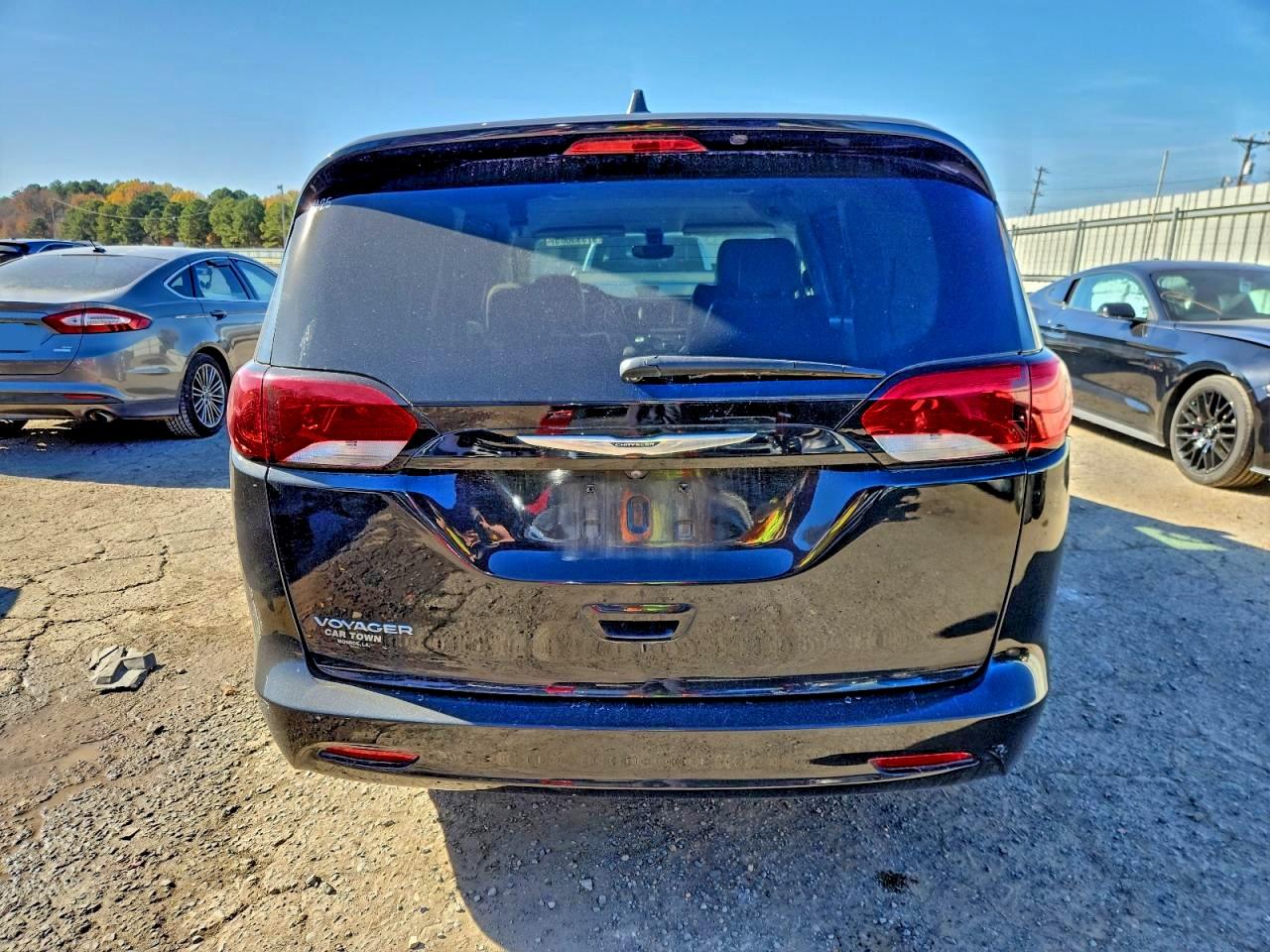 2021 CHRYSLER VOYAGER LXI photo 6