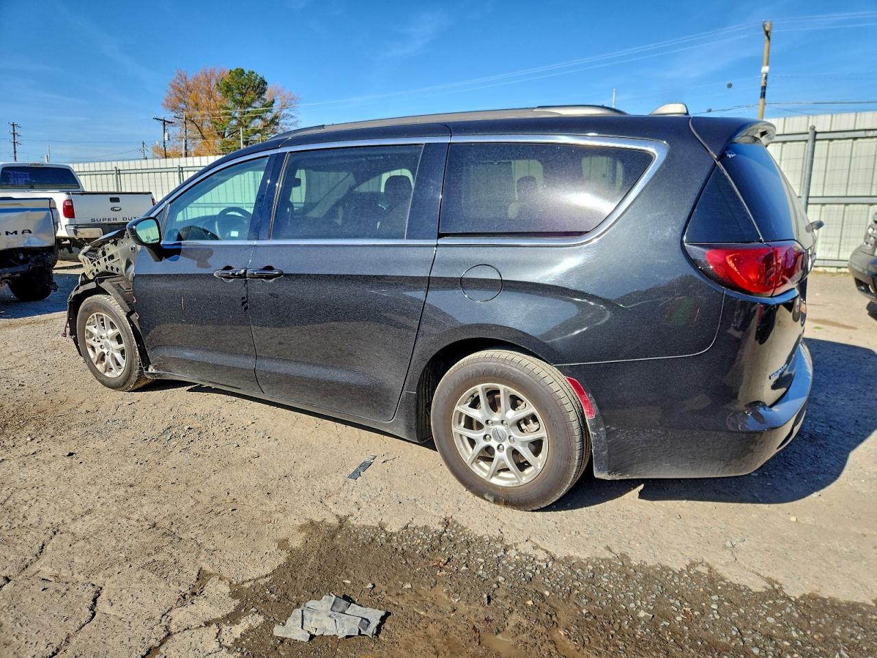 2021 CHRYSLER VOYAGER LXI photo 2
