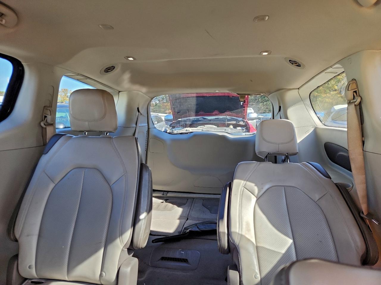 2021 CHRYSLER VOYAGER LXI photo 10