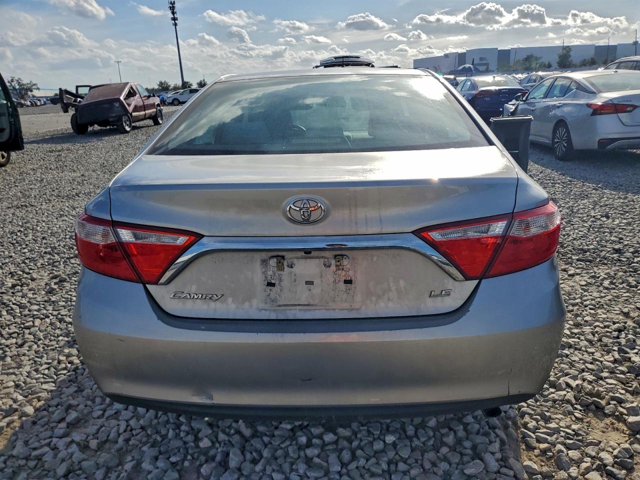 2017 TOYOTA CAMRY LE photo 6