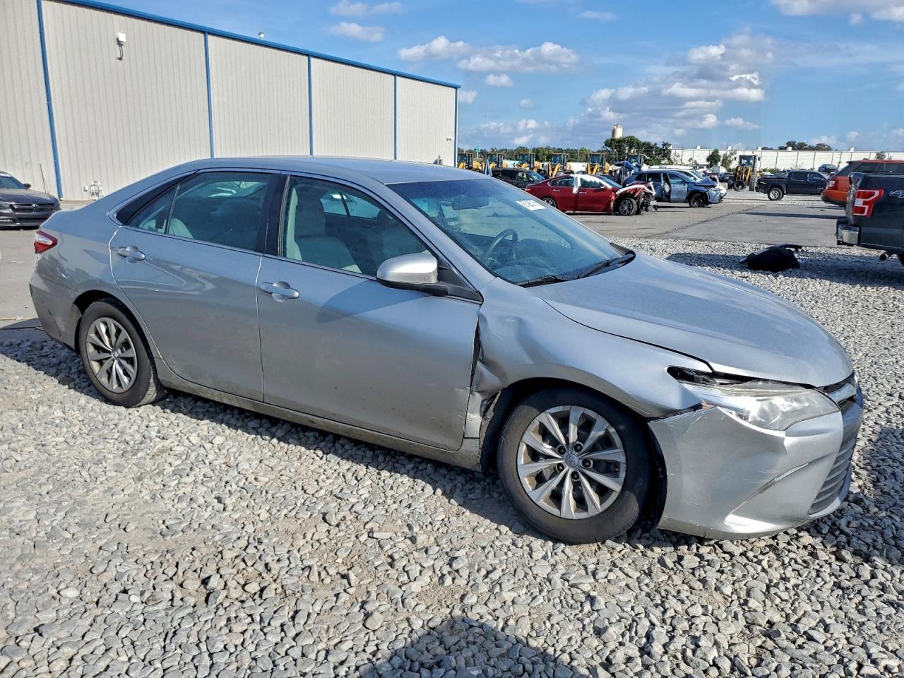 2017 TOYOTA CAMRY LE photo 4