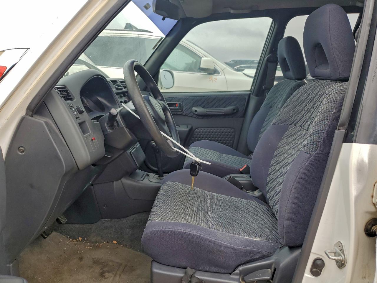 1999 TOYOTA RAV4 photo 7