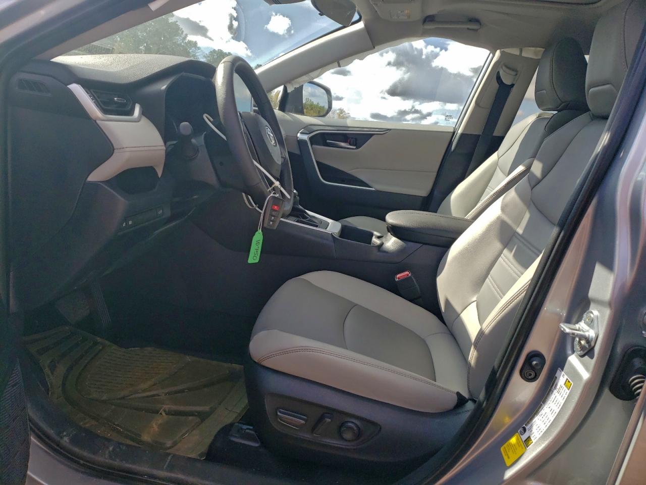 2024 TOYOTA RAV4 XLE PREMIUM photo 7
