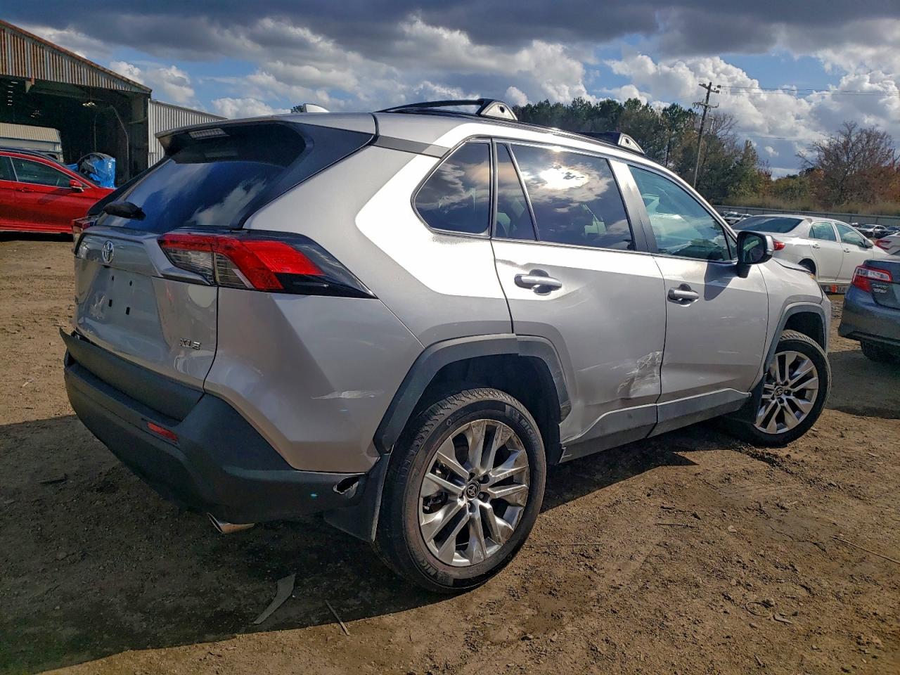 2024 TOYOTA RAV4 XLE PREMIUM photo 3