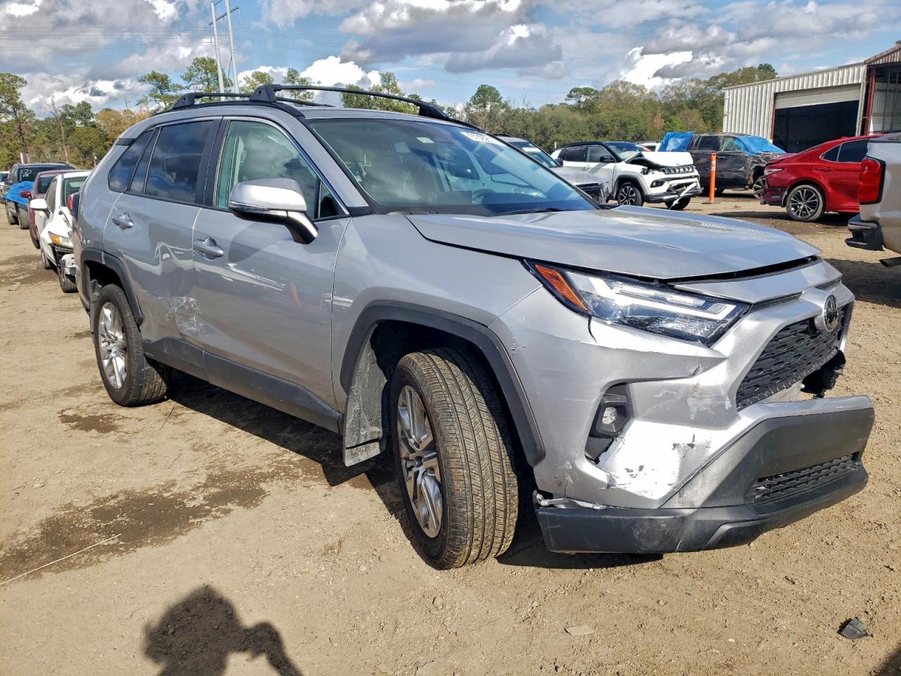 2024 TOYOTA RAV4 XLE PREMIUM photo 4