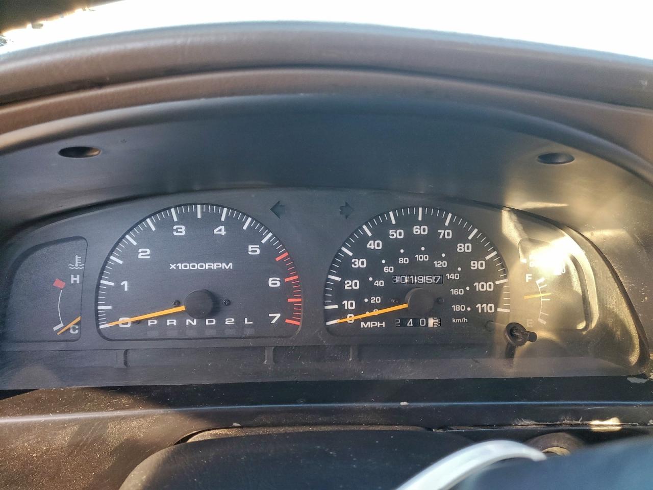 1998 TOYOTA 4RUNNER SR5 photo 9
