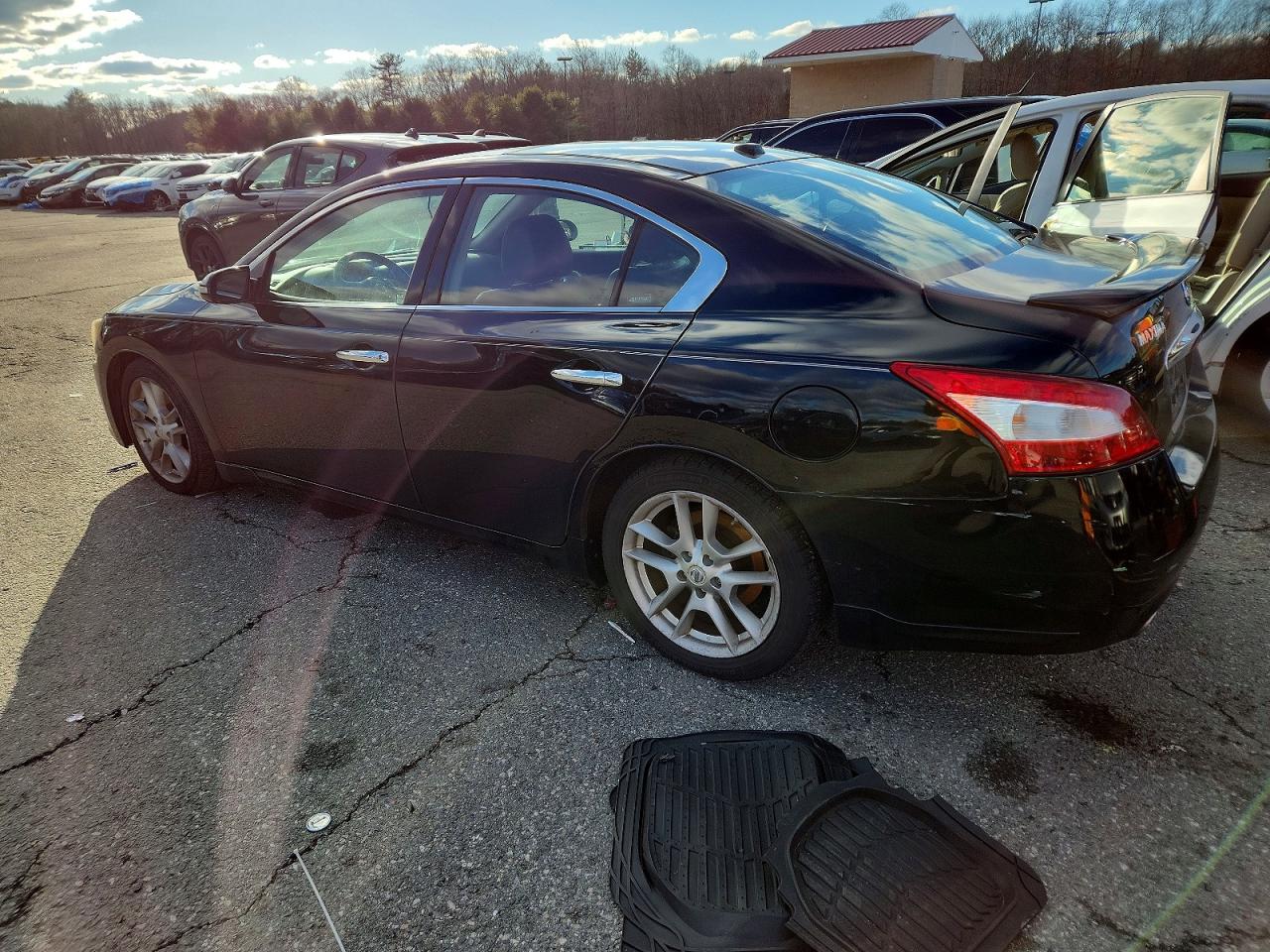 2011 NISSAN MAXIMA S photo 2