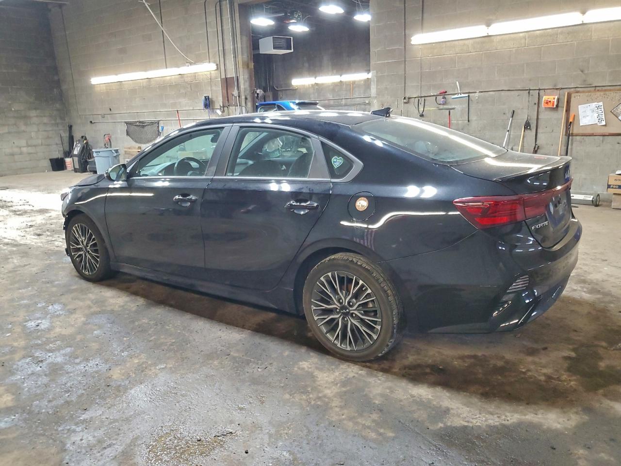 2023 KIA FORTE GT LINE photo 2