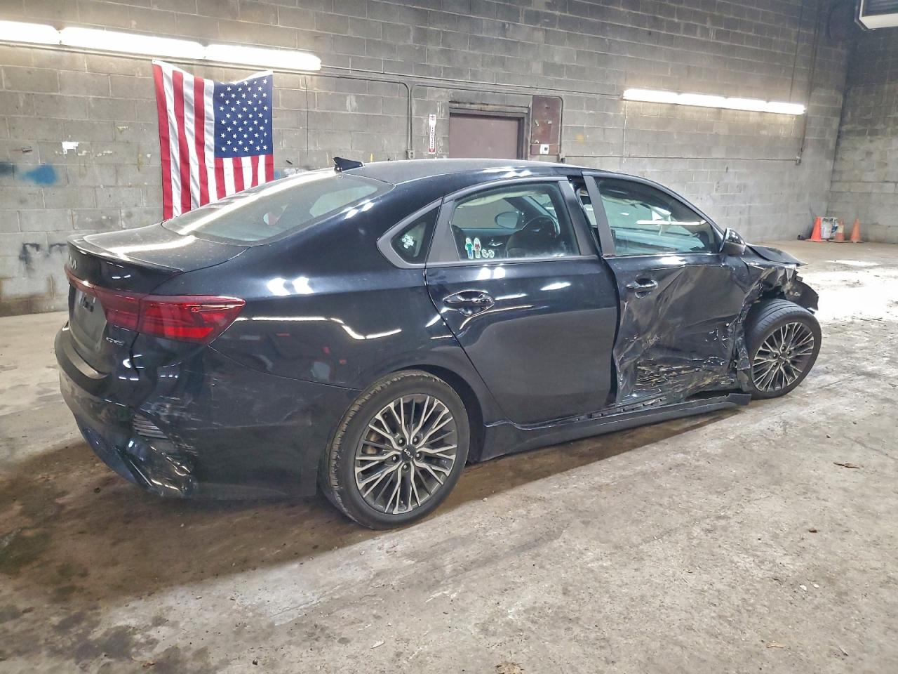 2023 KIA FORTE GT LINE photo 3