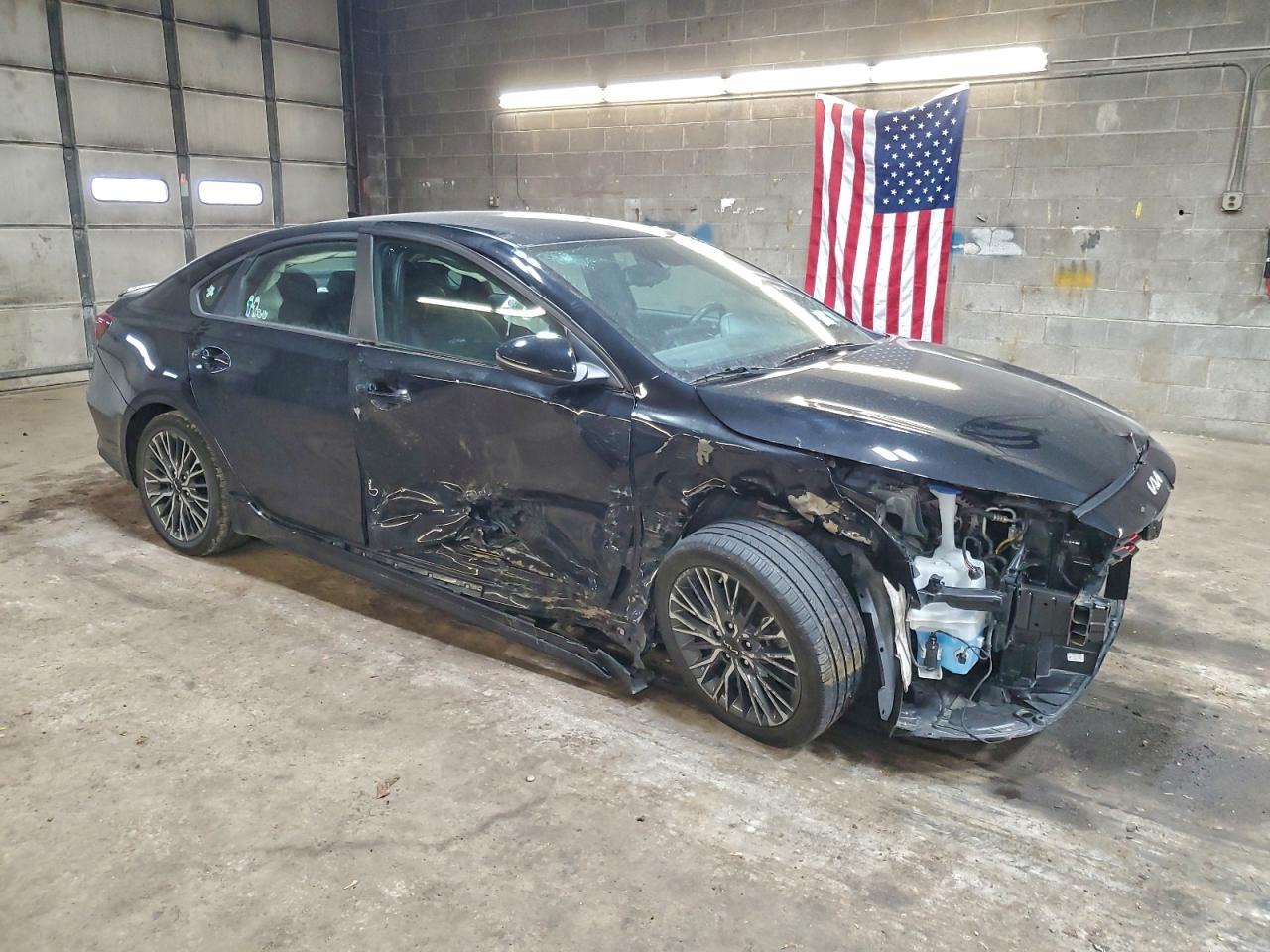 2023 KIA FORTE GT LINE photo 4