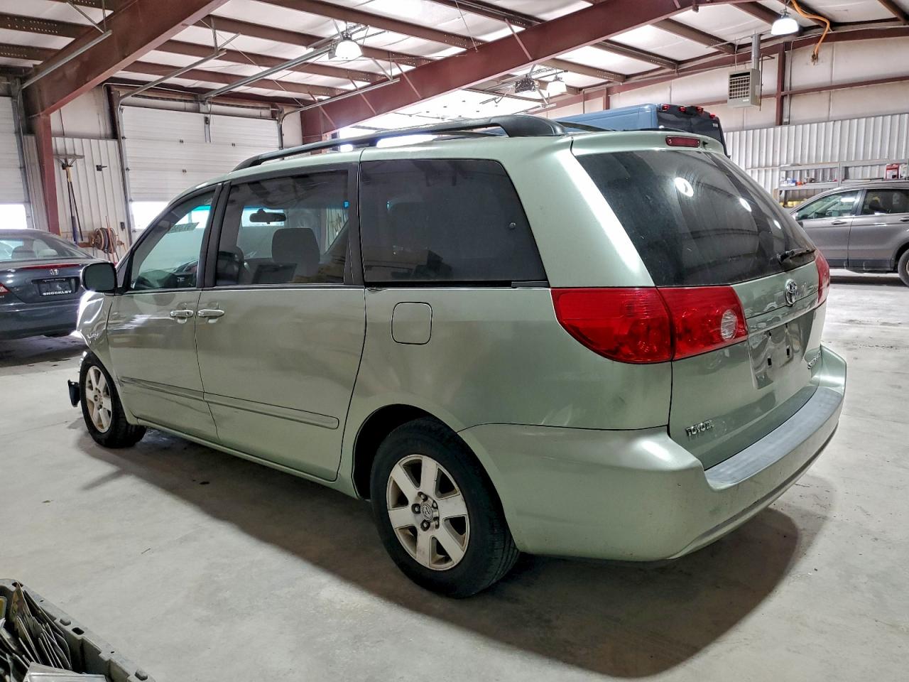 2008 TOYOTA SIENNA CE photo 2