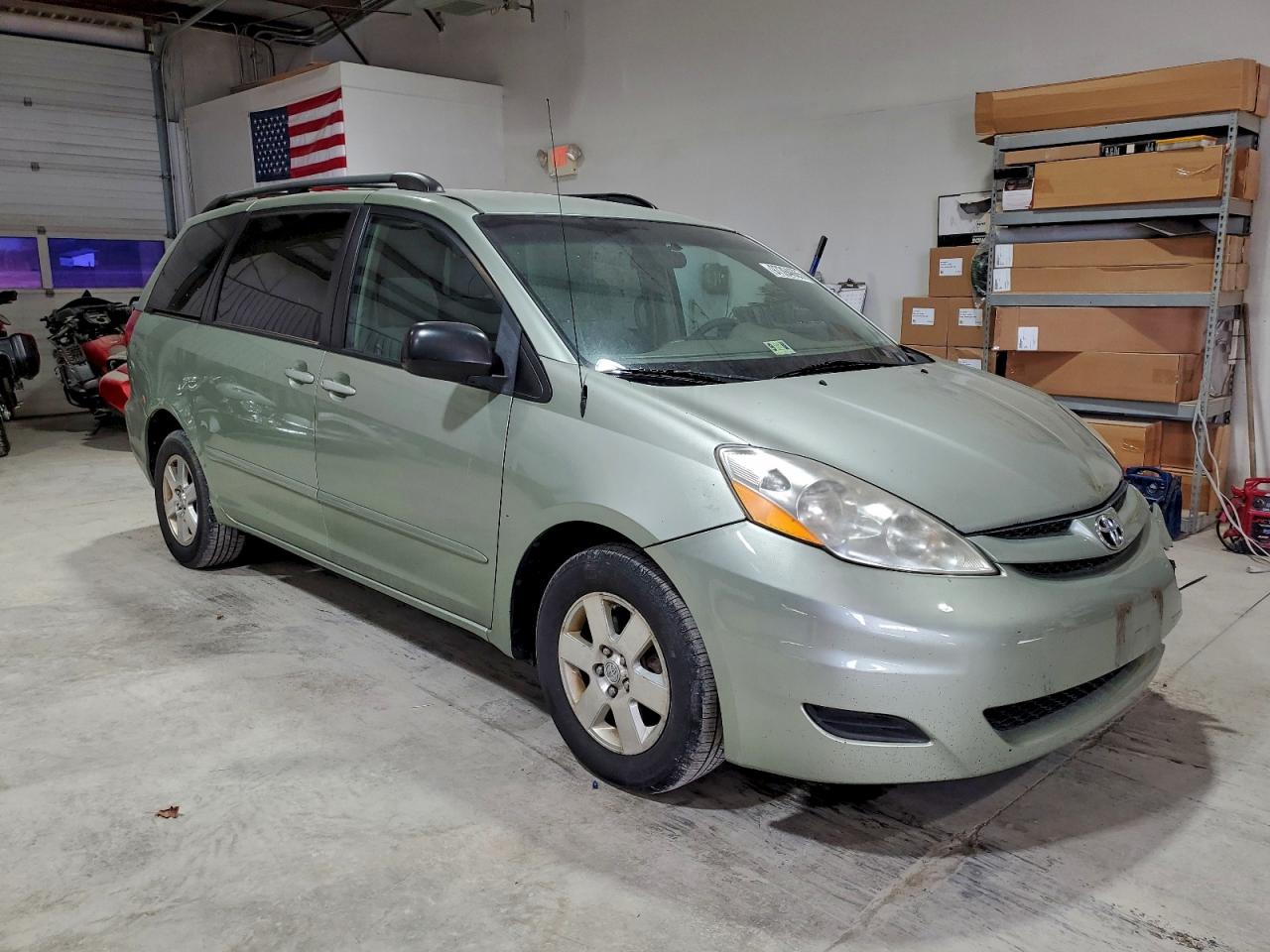 2008 TOYOTA SIENNA CE photo 4