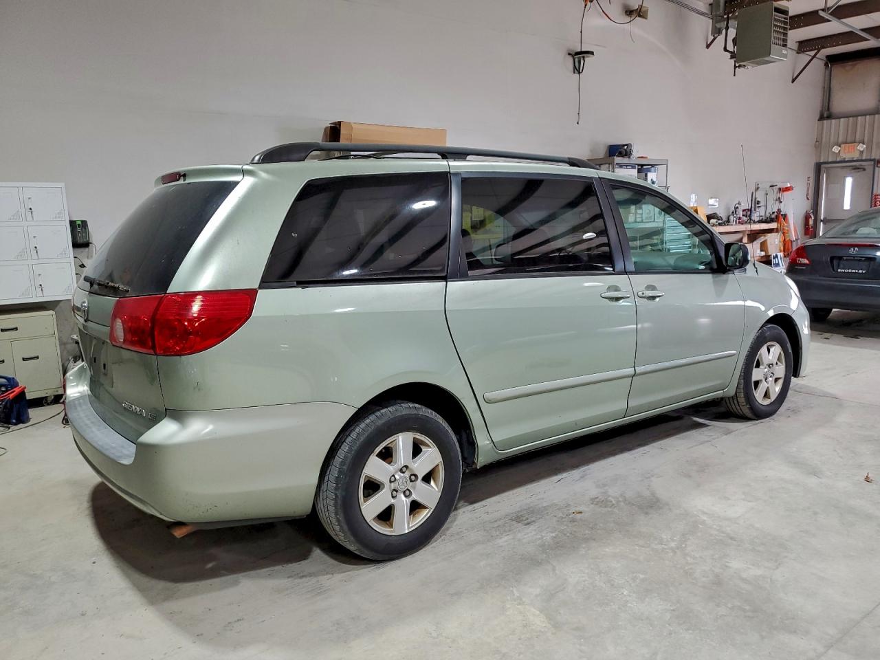 2008 TOYOTA SIENNA CE photo 3