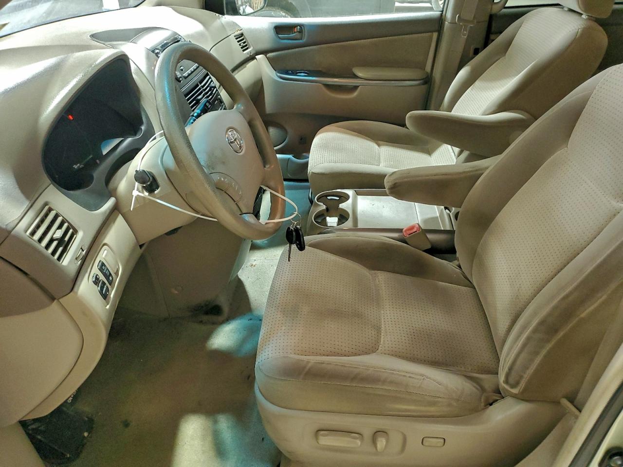 2008 TOYOTA SIENNA CE photo 7