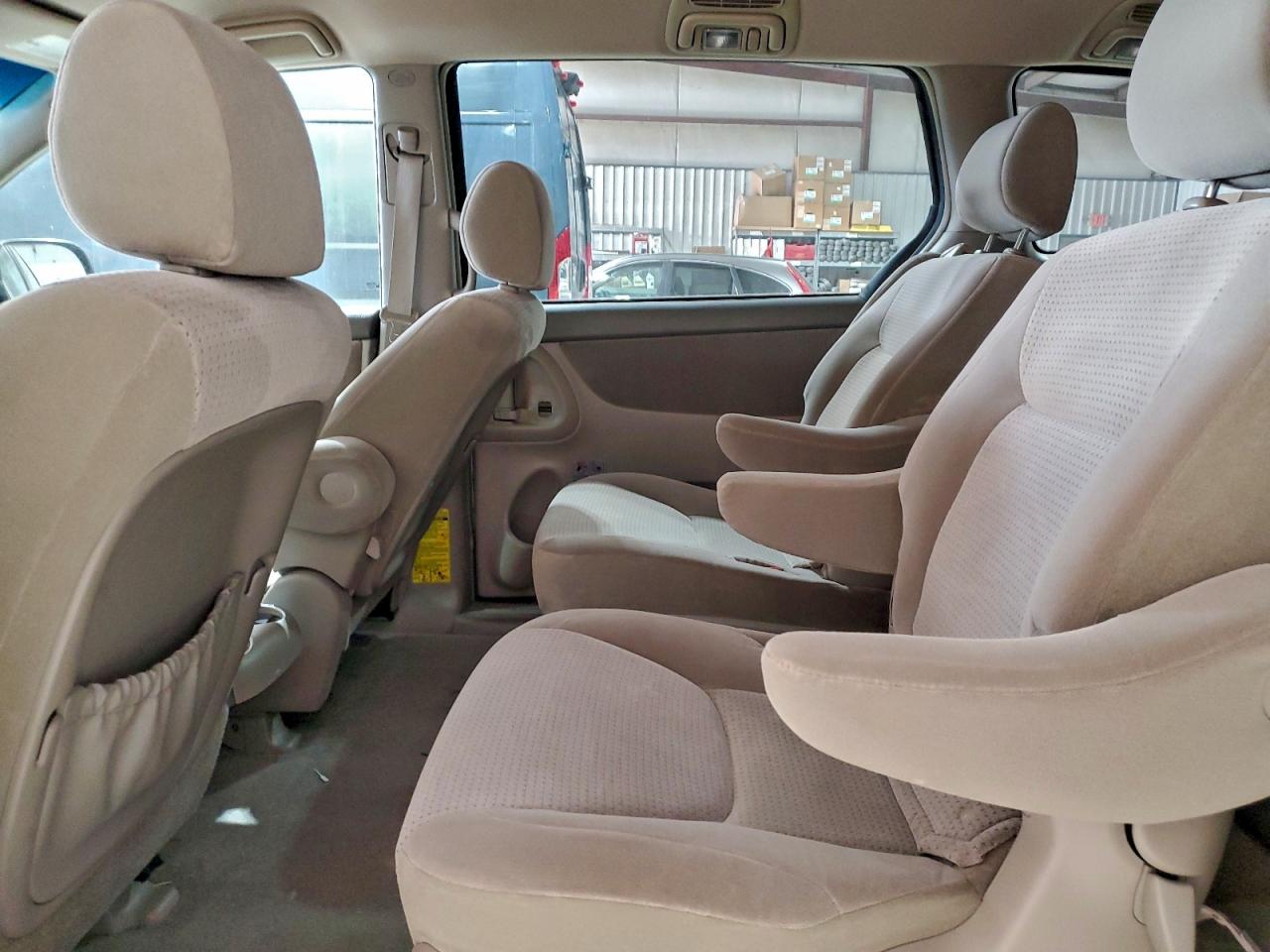 2008 TOYOTA SIENNA CE photo 11
