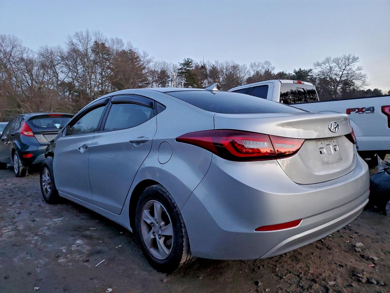 2014 HYUNDAI ELANTRA SE photo 2