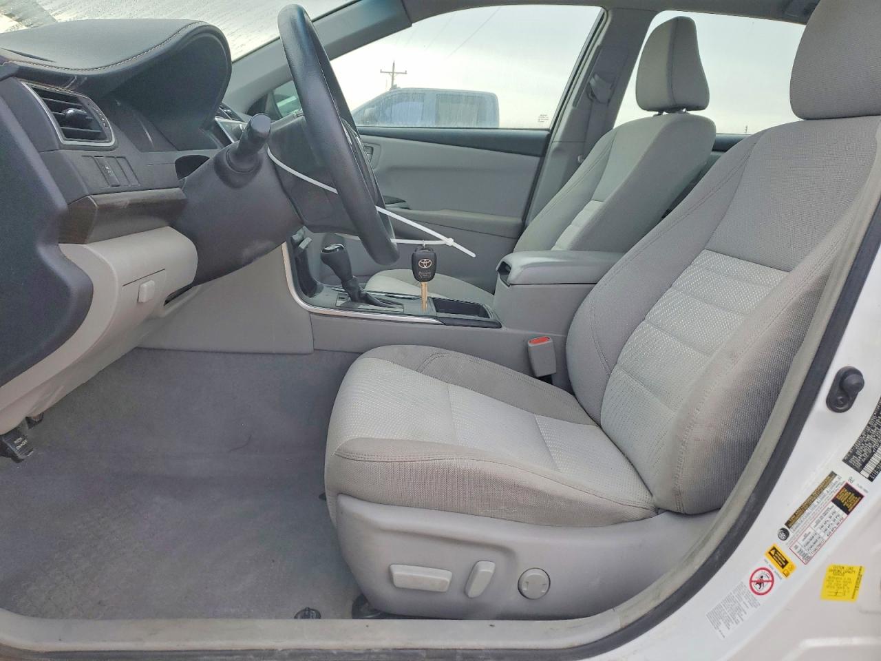 2017 TOYOTA CAMRY LE photo 6