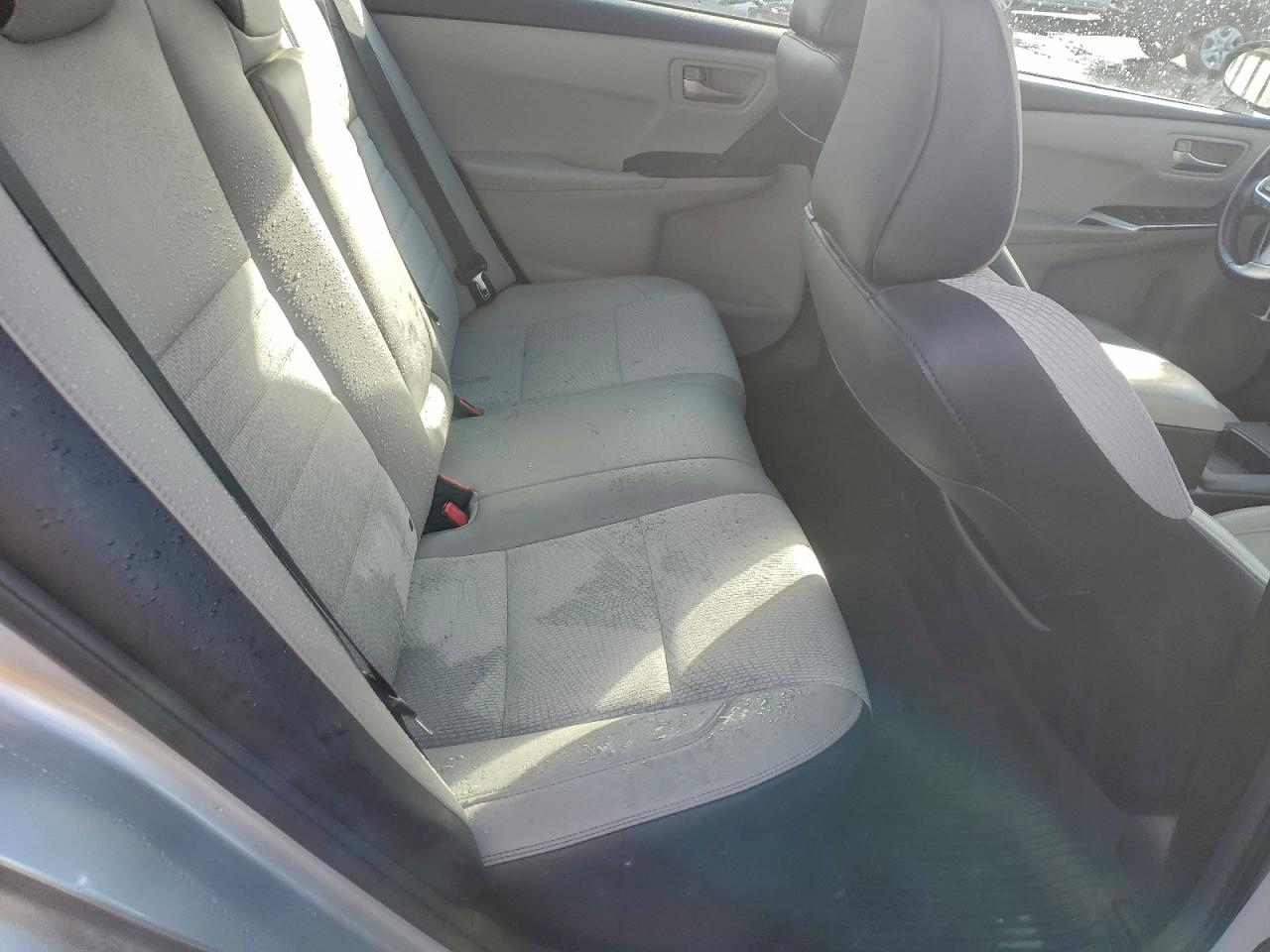2016 TOYOTA CAMRY LE photo 10