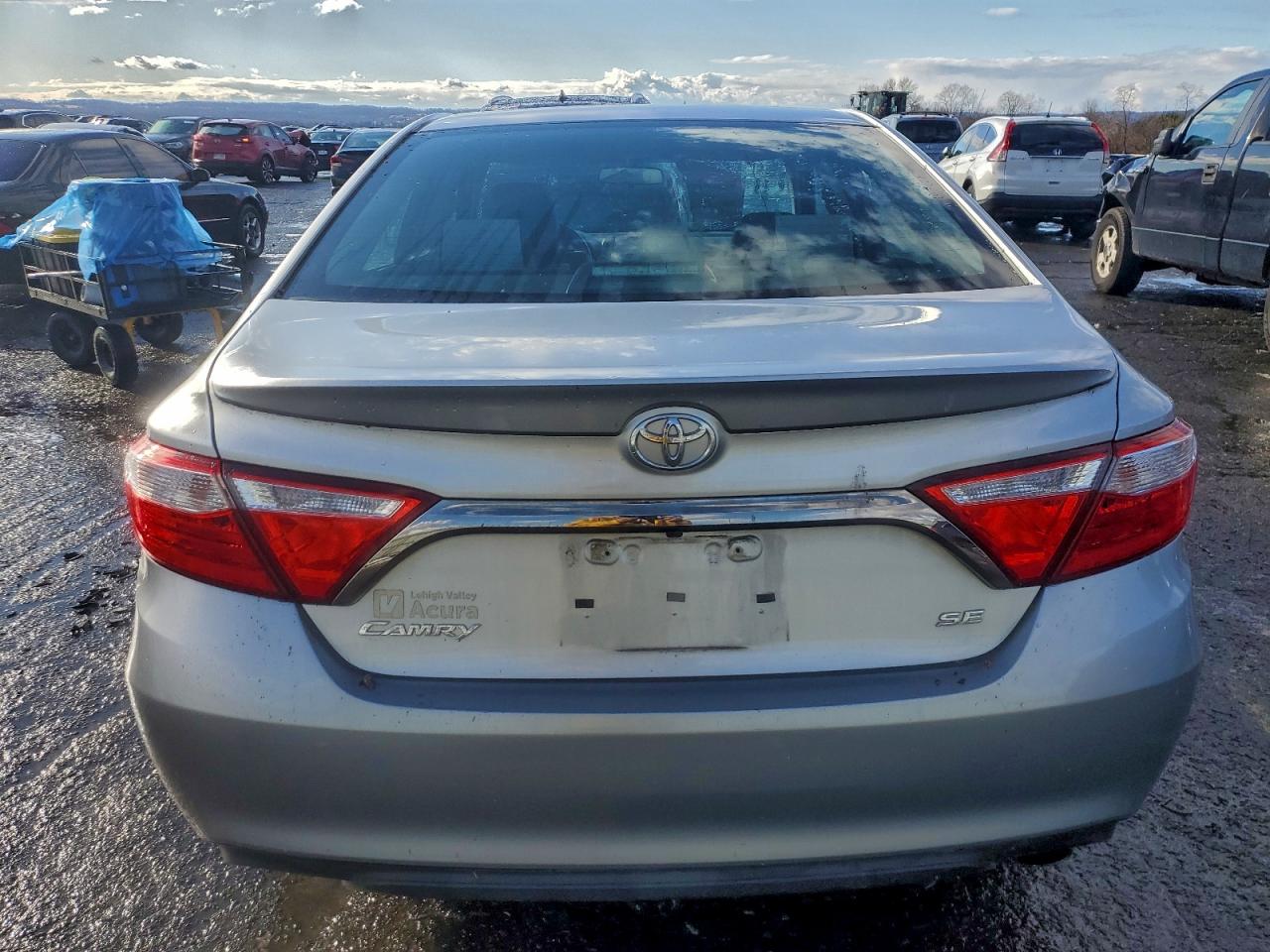 2016 TOYOTA CAMRY LE photo 6