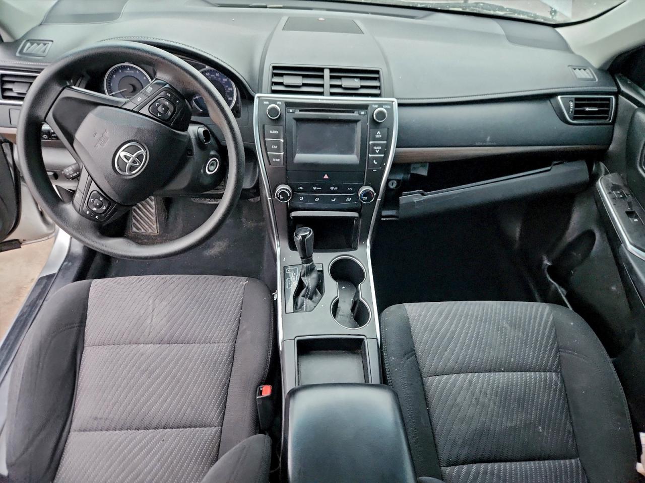 2016 TOYOTA CAMRY LE photo 8